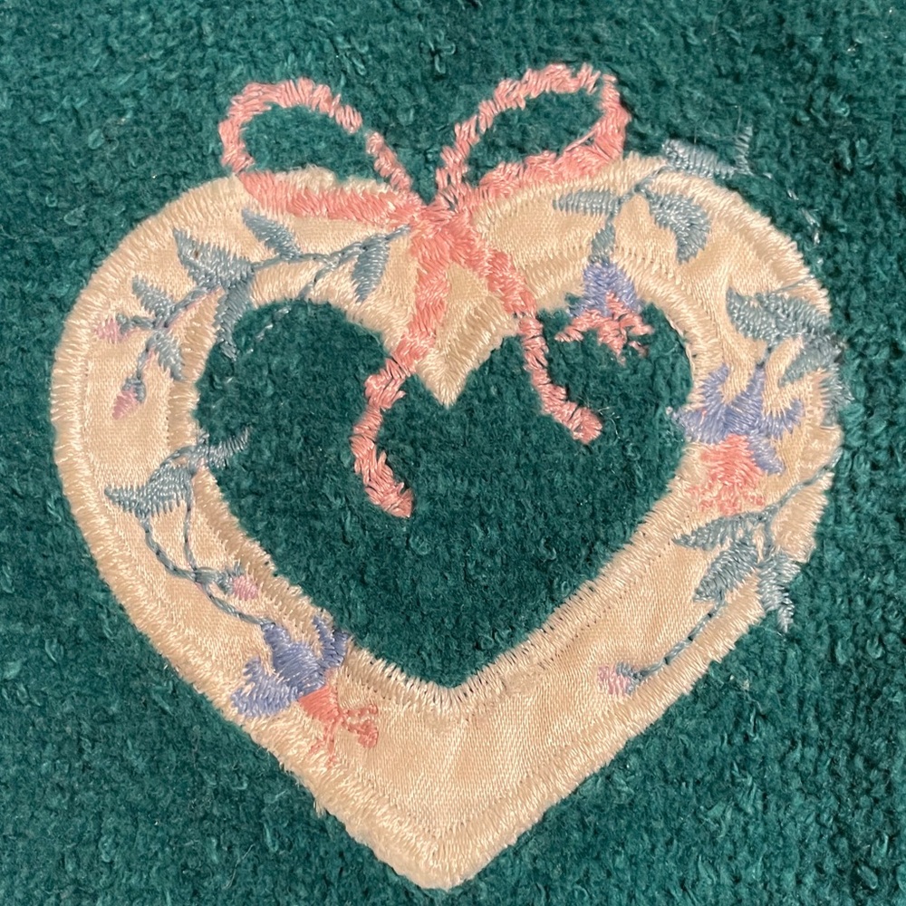Set of Cotton Embroidered Bath Towels NWOT - Picture 2 of 5